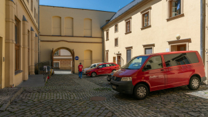 Konfliktů u charity přibývá, ta na stěhování nemá peníze