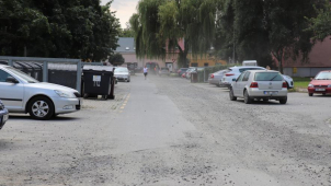 Osmek dostane nový asfalt, o měsíc dřív