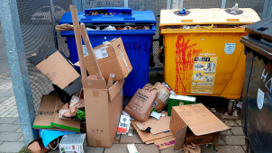 Olomouc trápí černé skládky u kontejnerů, město je bude pokutovat