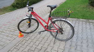 Cyklistku u Grygova srazilo auto, policie hledá svědky