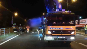 Na Velkomoravské se střetl osobák s náklaďákem, došlo ke zraněním