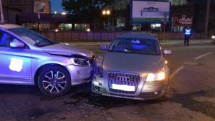 Strážníci po nehodě museli usměrňovat provoz