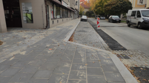 Hněvotínská a třída Spojenců mají nové chodníky