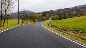 Oprava silnice mezi Sobotínem a Vernířovicemi skončila