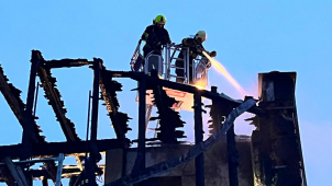 V Hodolanech hoří střecha dvoupodlažního domu