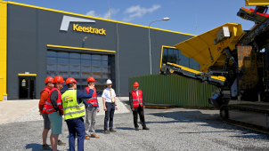 Keestrack vyrabí stoje pro celý svět