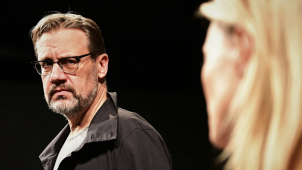 Divadelní inscenace, která si s divákem hraje. Napínavý thriller se představí na Šantovce