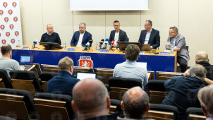 Fotbaloví rozhodčí budou přidávat čas jako na šampionátu