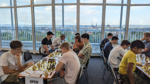 Šachisté z celého světa hrají v Olomouci