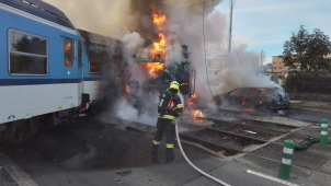 Hasiči: Lidé zachránili cestujícím po bouračce život