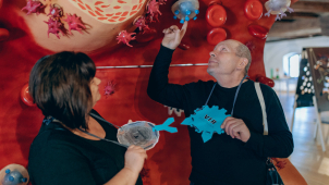 Lék na stárnutí? Pevnost poznání otvírá kurzy pro aktivní seniory