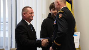 Hrdinové z Bělidel dostali na Hradě medaili od prezidenta