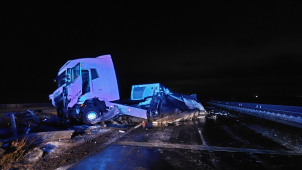 Kvůli nehodě kamionu musela být v noci i dopoledne uzavřená D1
