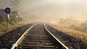 Člověk zemřel po srážce s vlakem