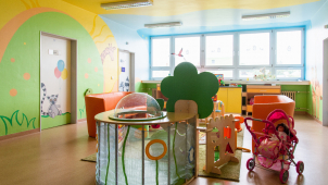 Pooperační na dětském oddělení fakultky má novou výzdobu