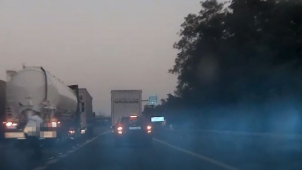 Přepadl taxikáře a ujel, chytili ho až na Slovensku