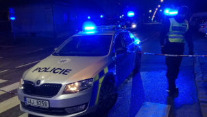 V Hranicích v noci přejeli chodce, událost se vyšetřuje