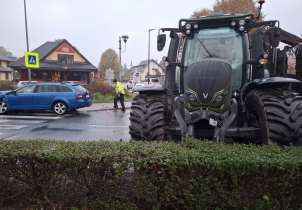 Osobní auto se srazilo s traktorem