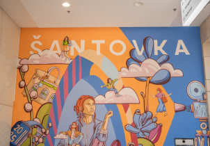 Francouzský umělec přináší barvy do ulic na tramvajích