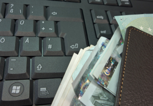 Bankovní úřednice zachránila ženě statisíce korun