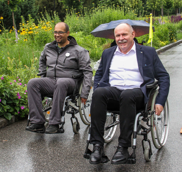 Neobvyklý závod spojil lidi s handicapem