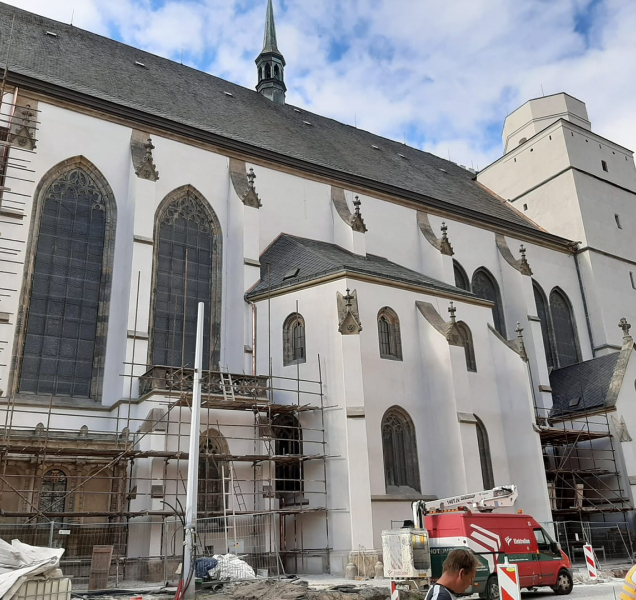 Kostel sv. Mořice má opět bílou fasádu