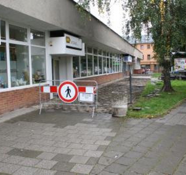 Stará dlažba před Přerovankou se mění za novou
