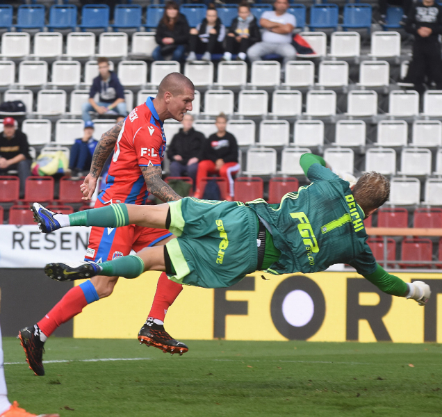 Profesionální fotbal tento víkend ještě nebude