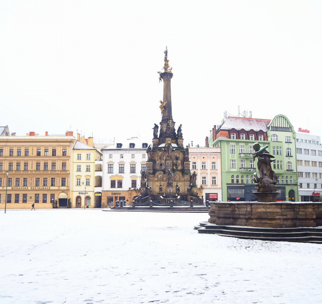 Olomouc během noci pocukroval sníh