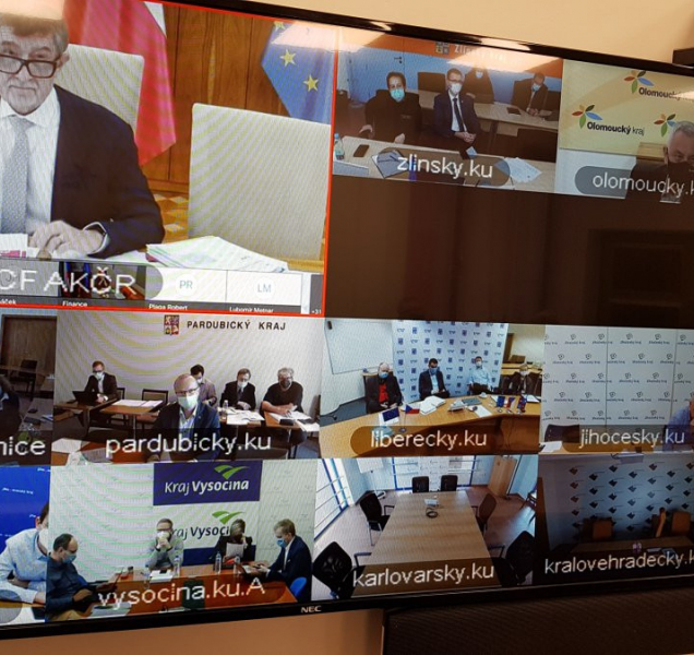 Hejtmani požádali vládu o prodloužení nouzového stavu