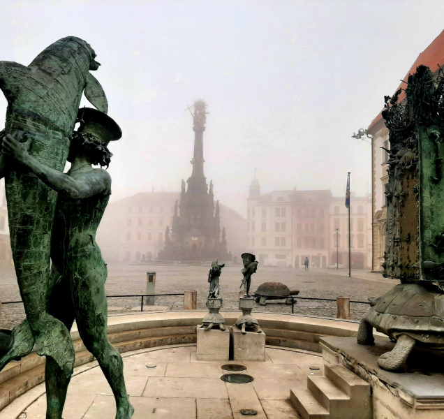 Olomouc se zahalila do mlhy