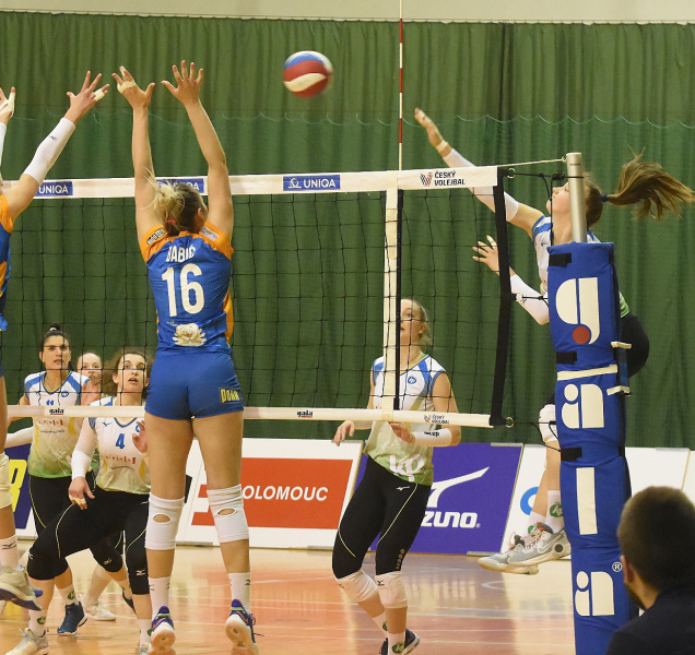 Boj volejbalistek VK UP o finále pokračuje