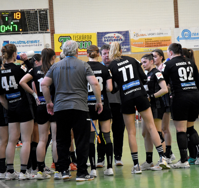 Házenkářky DHK Zora bojovaly statečně