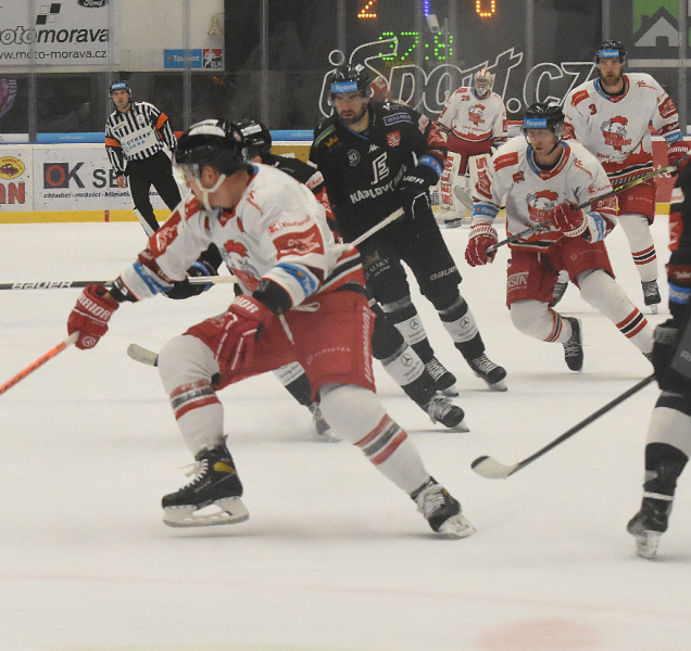 Hokejisté HC Olomouc prohráli ve Varech