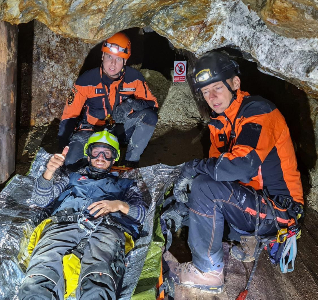 Hasiči cvičili zásahy na rozhledně i hluboko pod zemí