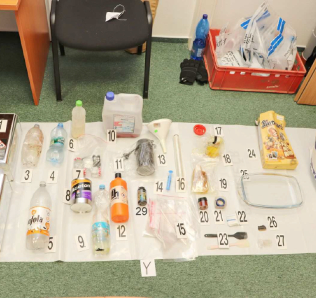 Policie zadržela sedmičlenný gang výrobců pervitinu