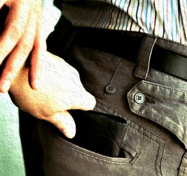 Ukradli drobné elektro, potraviny i alkohol