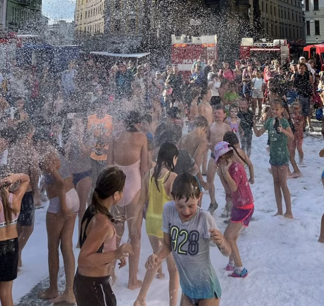 Soutěže, pěna i požární útok na Horním náměstí - dnes odpoledne