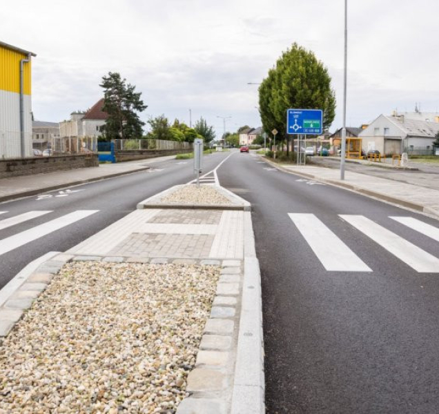 Peníze na plošné opravy silnic letos kraje od státu nedostanou