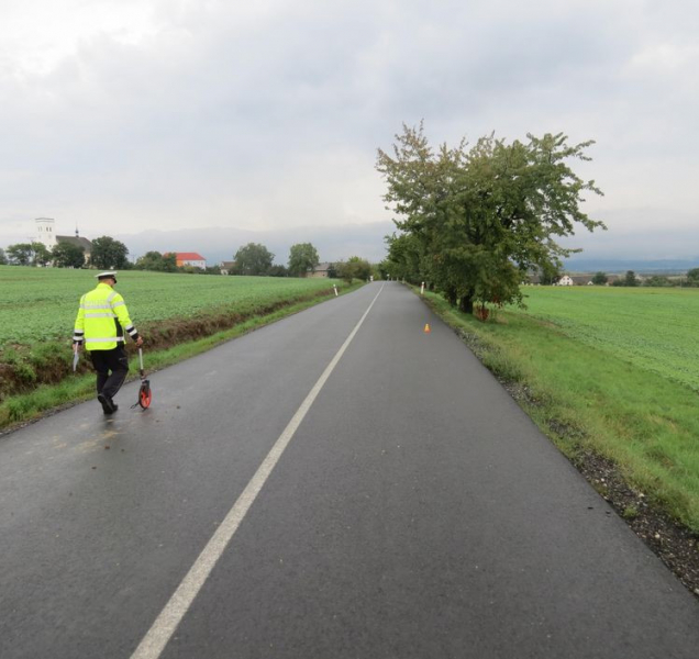 Řidič osobáku u Medlova srazil padesátiletou cyklistku a ujel