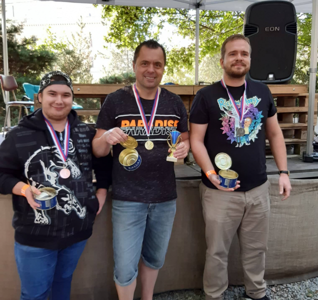 Jediný člověk, který snědl tu nejsmradlavější rybu celou