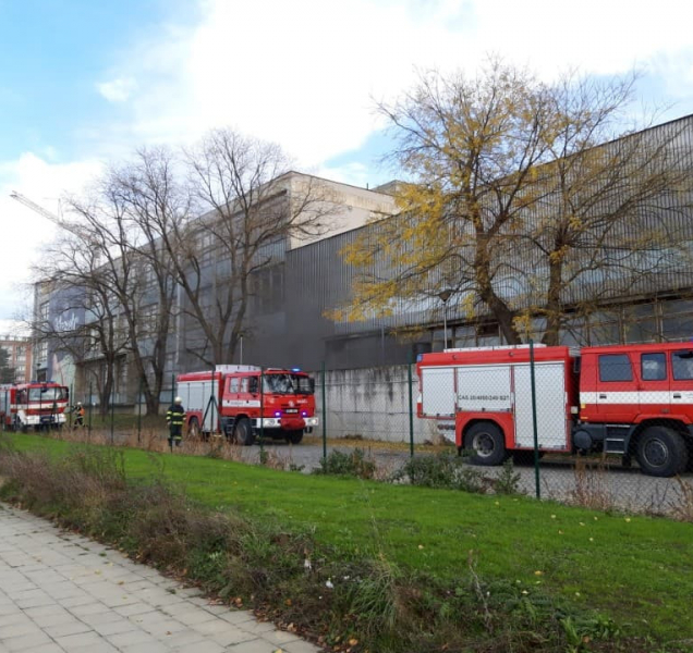 Požár zachvátil průmyslový areál v Přerově