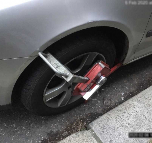 Další řidič v Olomouci se rozjel i s botičkou