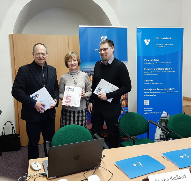 Cizinci se mohou učit česky z nové učebnice