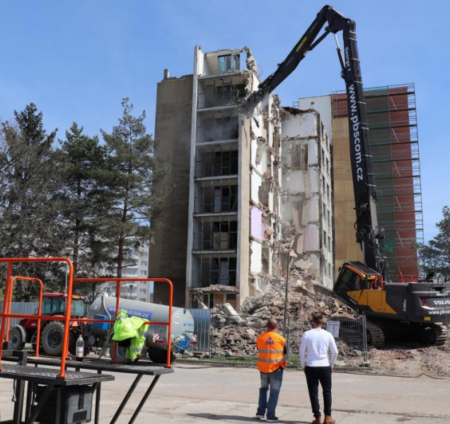 Demolice ubytovny Chemik v Přerově pokračuje