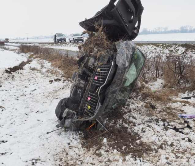 Místo sebevraždy vražda. Vážně zraněnou ženu našli na ulici, zemřela v nemocnici