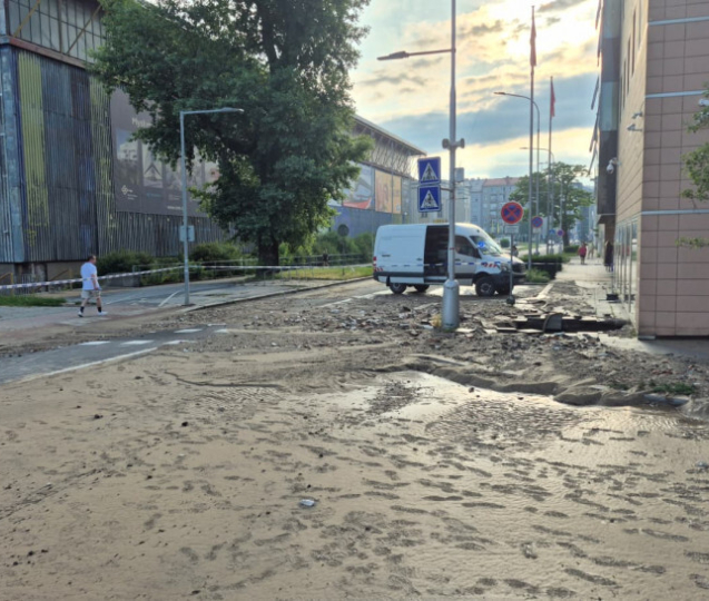 Velká noční havárie vodovodu připravila dvě čtvrti o vodu