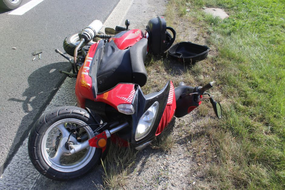 Autobus na Chválkovické srazil motorkáře