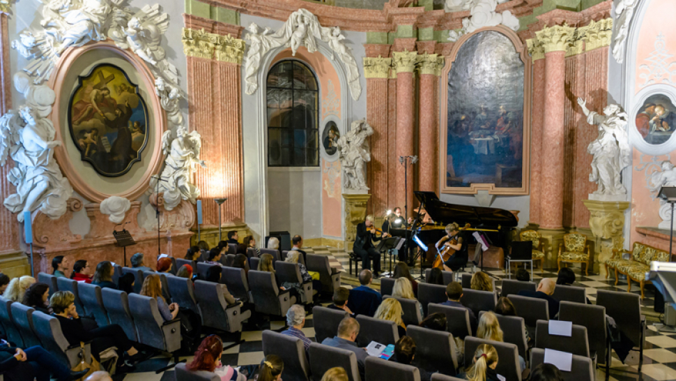 MusicOlomouc 2017 – české a světové premiéry soudobé hudby & Adámkova Airmachine poprvé v ČR