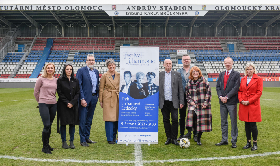 Vojta Dyk, Janek Ledecký a Eva Urbanová na Andrově stadionu!